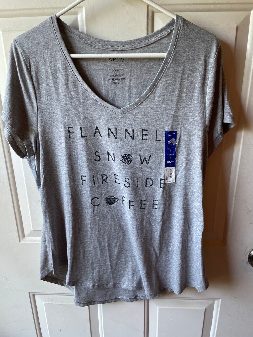 Women’s Apt. 9 Graphic T-shirt Short Sleeve V-Neck Color051 Flannels(grey)Size L